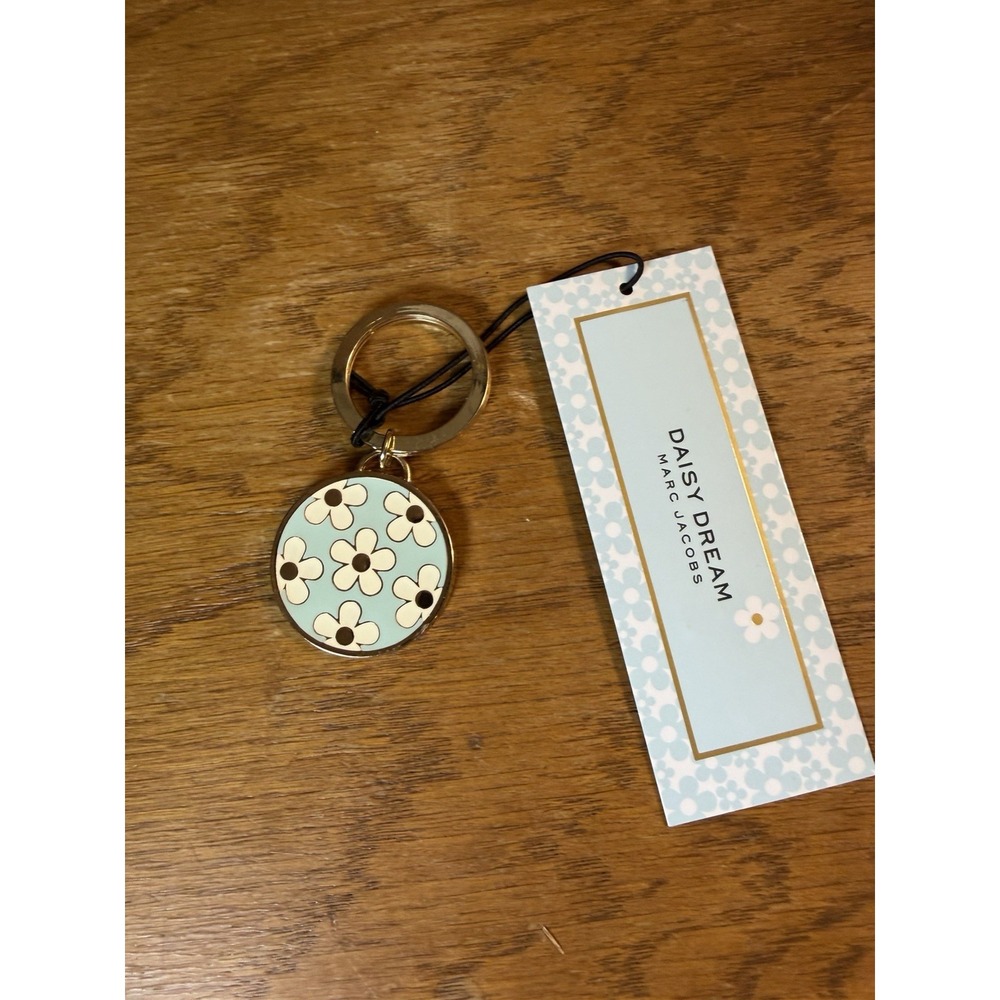 Marc Jacobs Daisy Dream Gold Tone Round Key Ring Key Chain